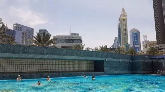 استخر هتل جمیرا امارات تاورز